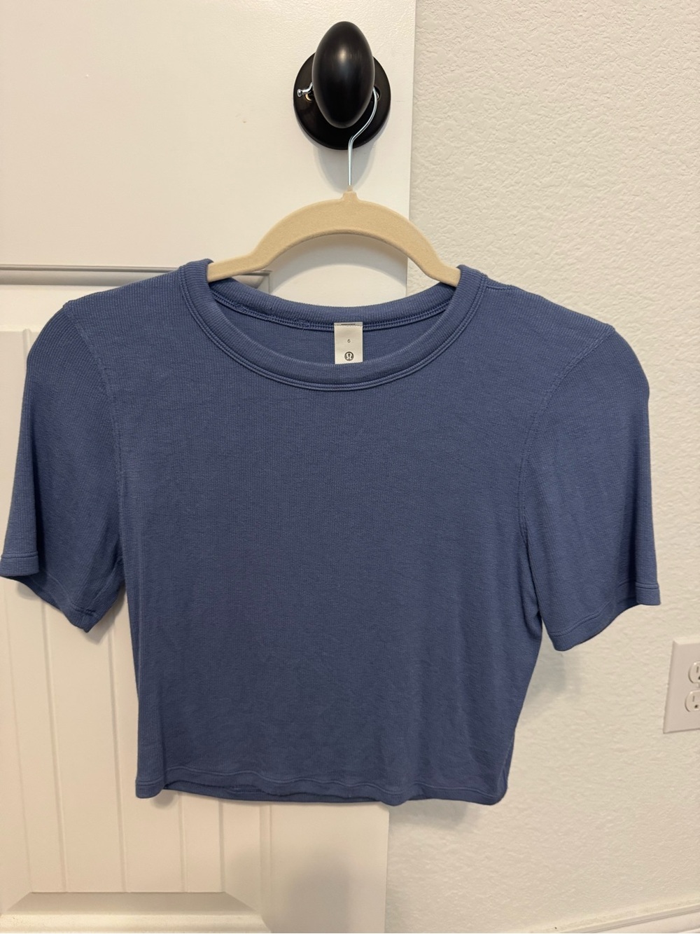 Lululemon Hold Tight Straight Hem Cropped T-Shirt- Size 6- Oasis Blue